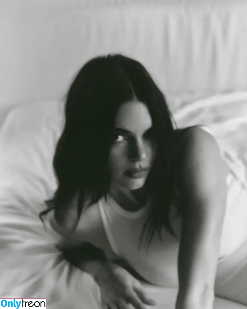 Kendall Jenner nude photo #1689 (KendallJenner)