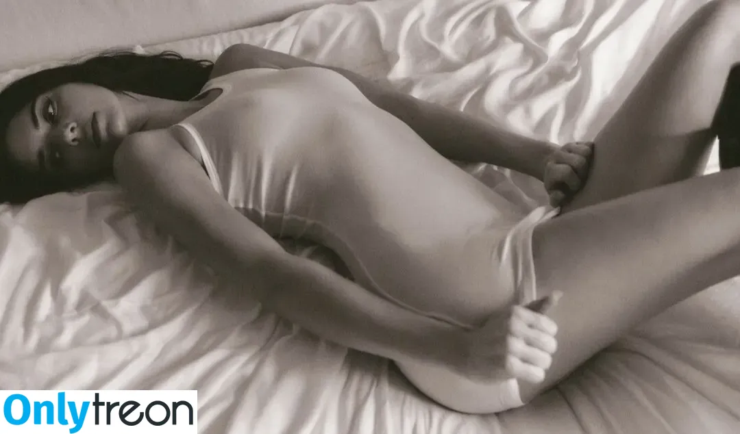 Kendall Jenner nude photo #1693 (KendallJenner)