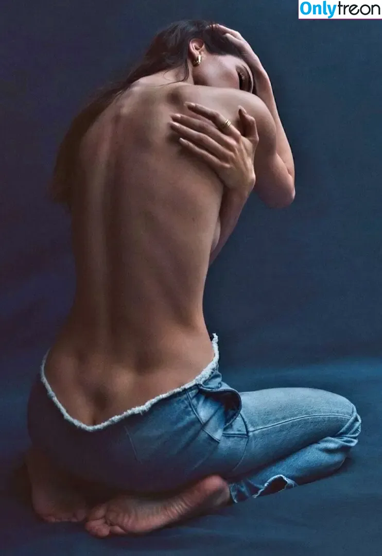 Kendall Jenner nude photo #1704 (KendallJenner)