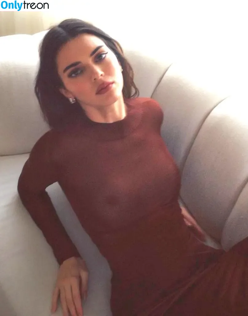 Kendall Jenner nude photo #1706 (KendallJenner)