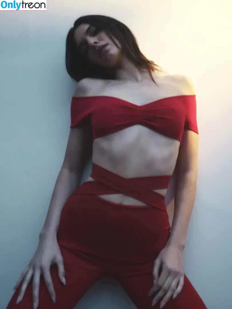 Kendall Jenner nude photo #1711 (KendallJenner)