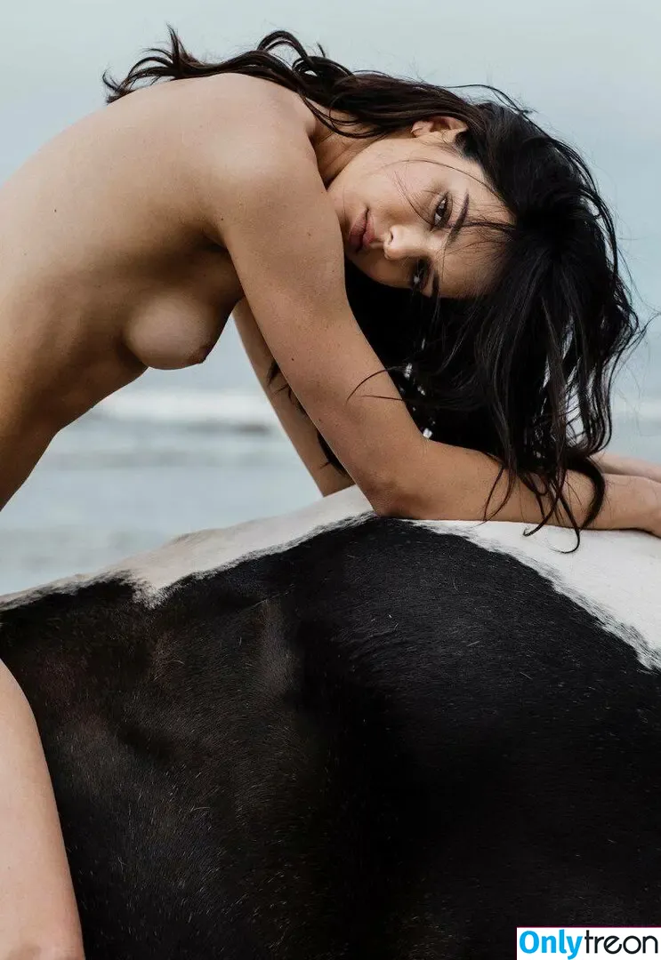Kendall Jenner nude photo #1761 (KendallJenner)