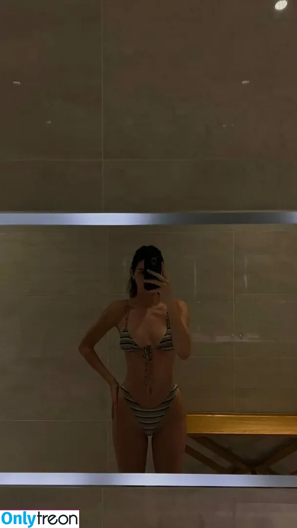 Kendall Jenner nude photo #1792 (KendallJenner)