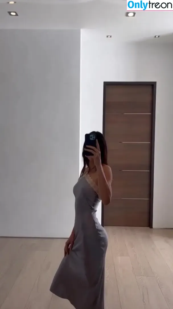Kendall Jenner nude photo #1793 (KendallJenner)