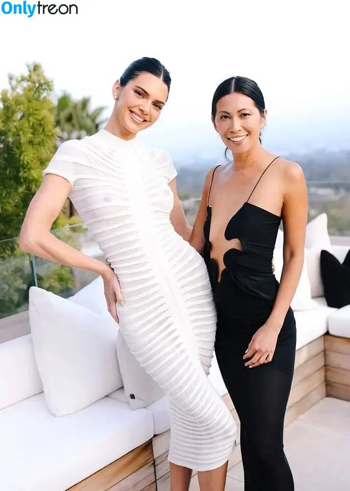 Kendall Jenner nude photo #1808 (KendallJenner)