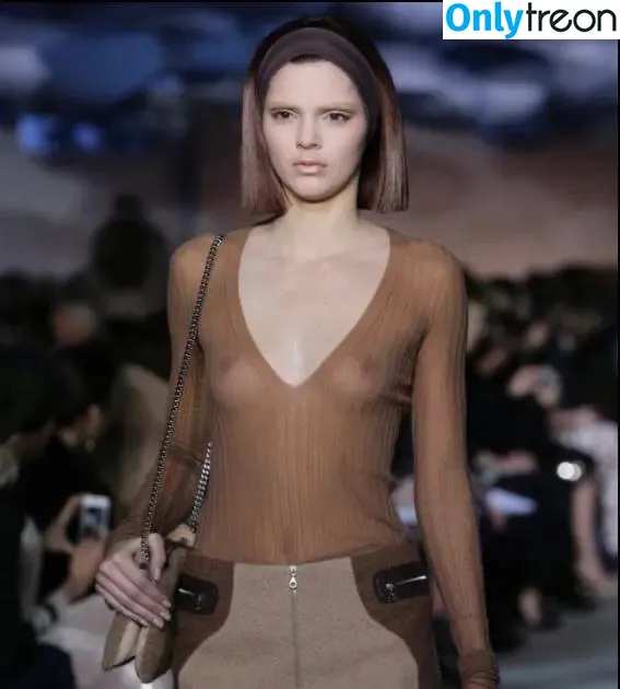 Kendall Jenner nude photo #1824 (KendallJenner)