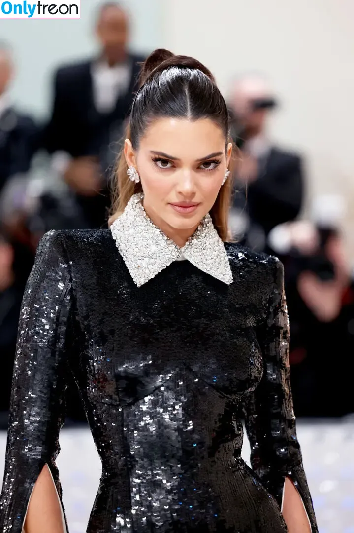 Kendall Jenner nude photo #1876 (KendallJenner)