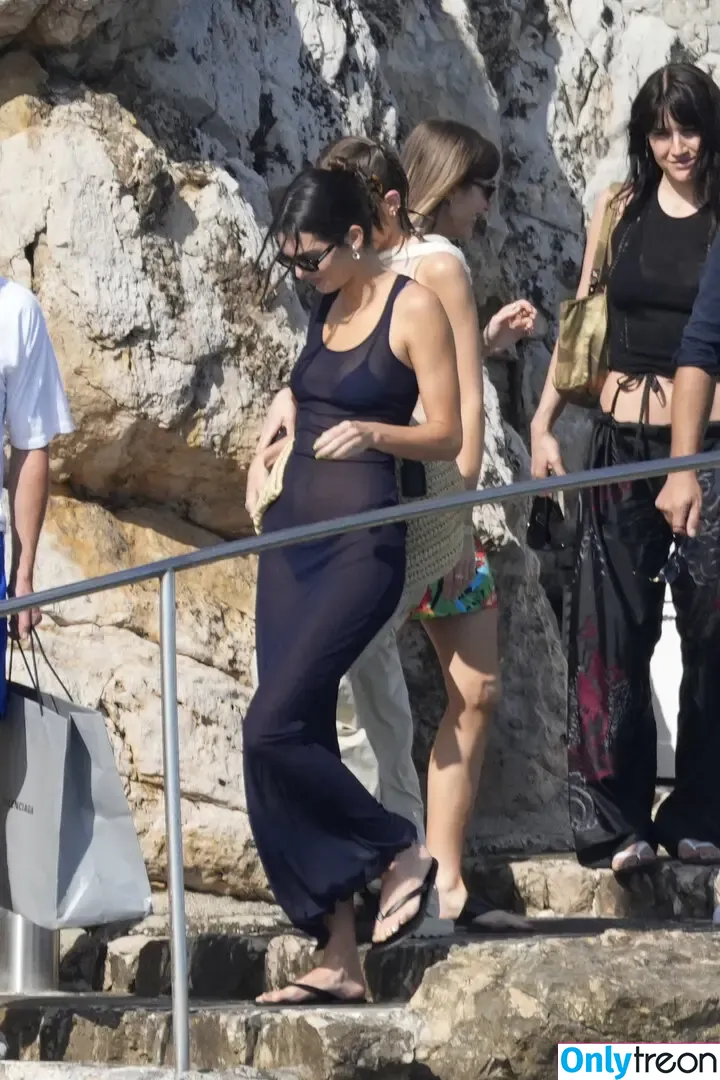 Kendall Jenner nude photo #1984 (KendallJenner)