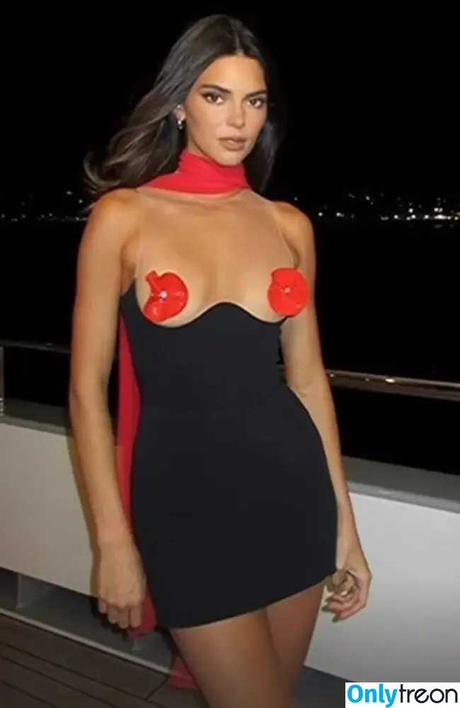 Kendall Jenner nude photo #1995 (KendallJenner)