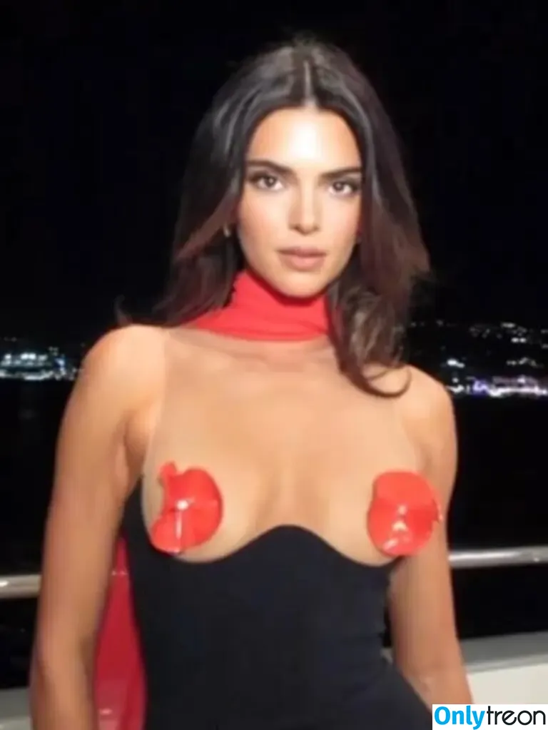 Kendall Jenner nude photo #1996 (KendallJenner)