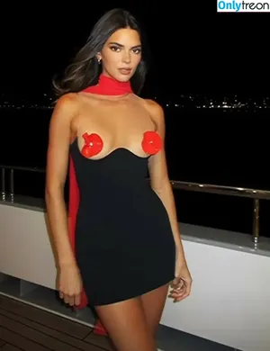 Kendall Jenner / KendallJenner nude photo #2003