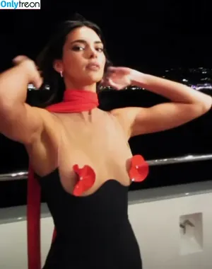 Kendall Jenner / KendallJenner nude photo #2005