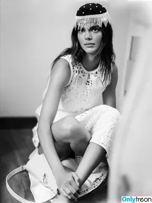 Kendall Jenner / KendallJenner nude photo #2073