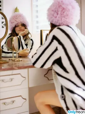 Kendall Jenner / KendallJenner nude photo #2075