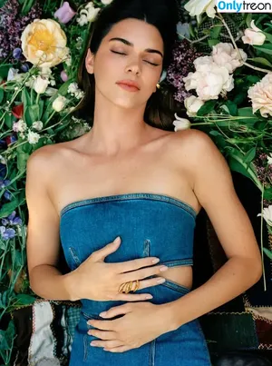 Kendall Jenner / KendallJenner nude photo #2087