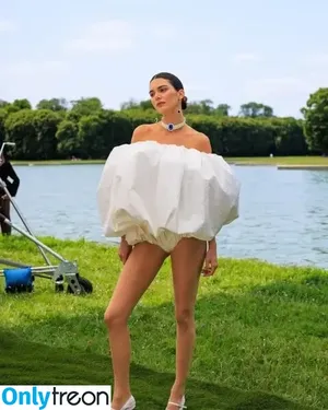 Kendall Jenner / KendallJenner nude photo #2129