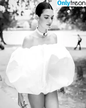 Kendall Jenner / KendallJenner nude photo #2132