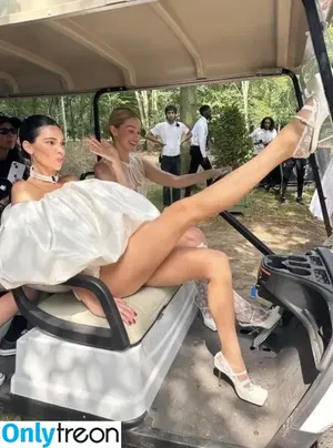 Kendall Jenner / KendallJenner nude photo #2138