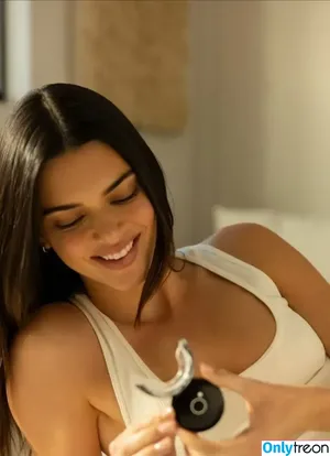 Kendall Jenner / KendallJenner nude photo #2163