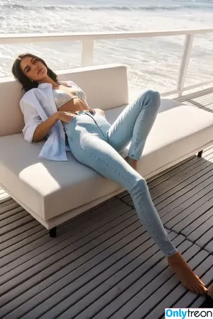 Kendall Jenner / KendallJenner nude photo #2200