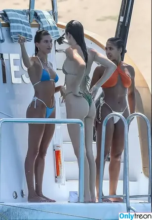 Kendall Jenner / KendallJenner nude photo #2230