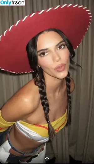 Kendall Jenner / KendallJenner nude photo #2328