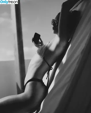 Kendall Jenner / KendallJenner nude photo #2419