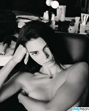 Kendall Jenner / KendallJenner nude photo #2425