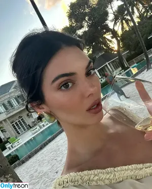 Kendall Jenner / KendallJenner nude photo #2500