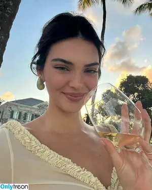 Kendall Jenner / KendallJenner nude photo #2501