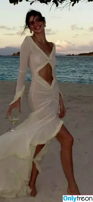 Kendall Jenner / KendallJenner nude photo #2512