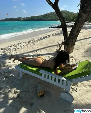 Kendall Jenner / KendallJenner nude photo #2518