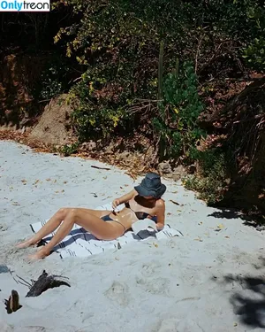 Kendall Jenner / KendallJenner nude photo #2519
