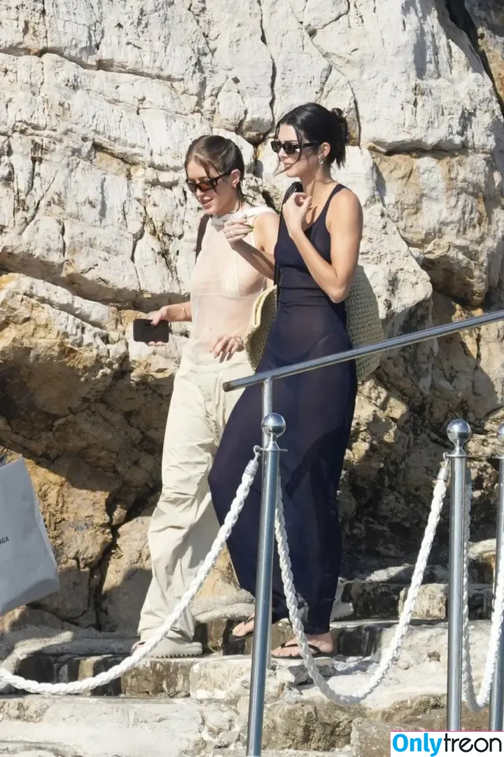 Kendall Jenner nude photo #2000 (KendallJenner)