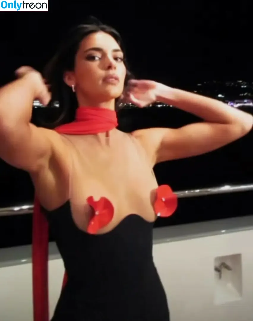 Kendall Jenner nude photo #2005 (KendallJenner)