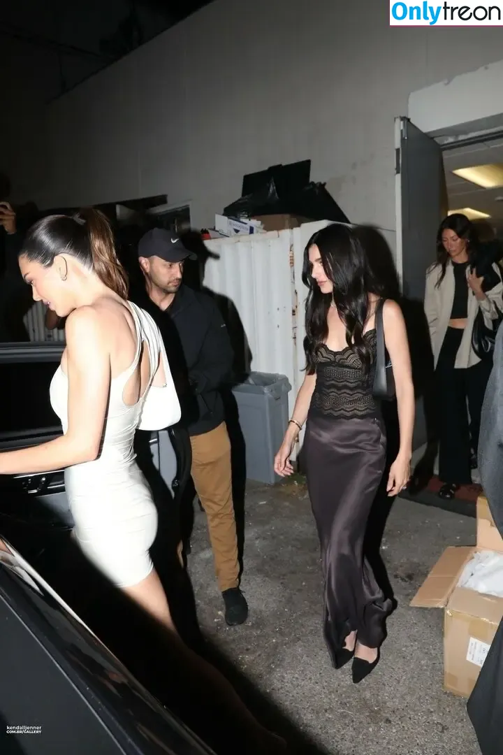 Kendall Jenner nude photo #2041 (KendallJenner)
