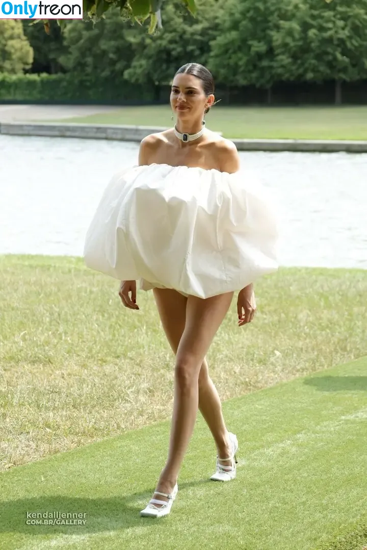 Kendall Jenner nude photo #2096 (KendallJenner)