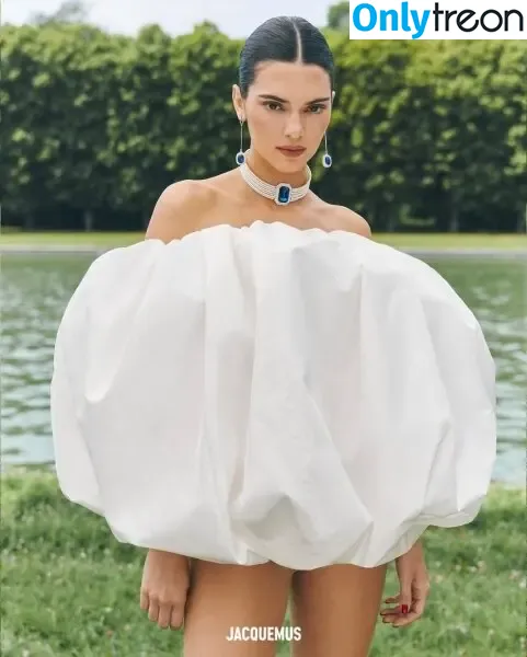 Kendall Jenner nude photo #2141 (KendallJenner)
