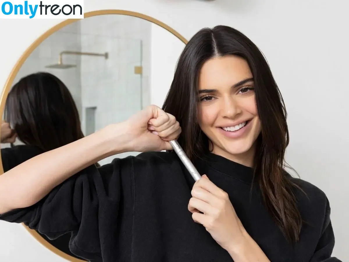 Kendall Jenner nude photo #2159 (KendallJenner)