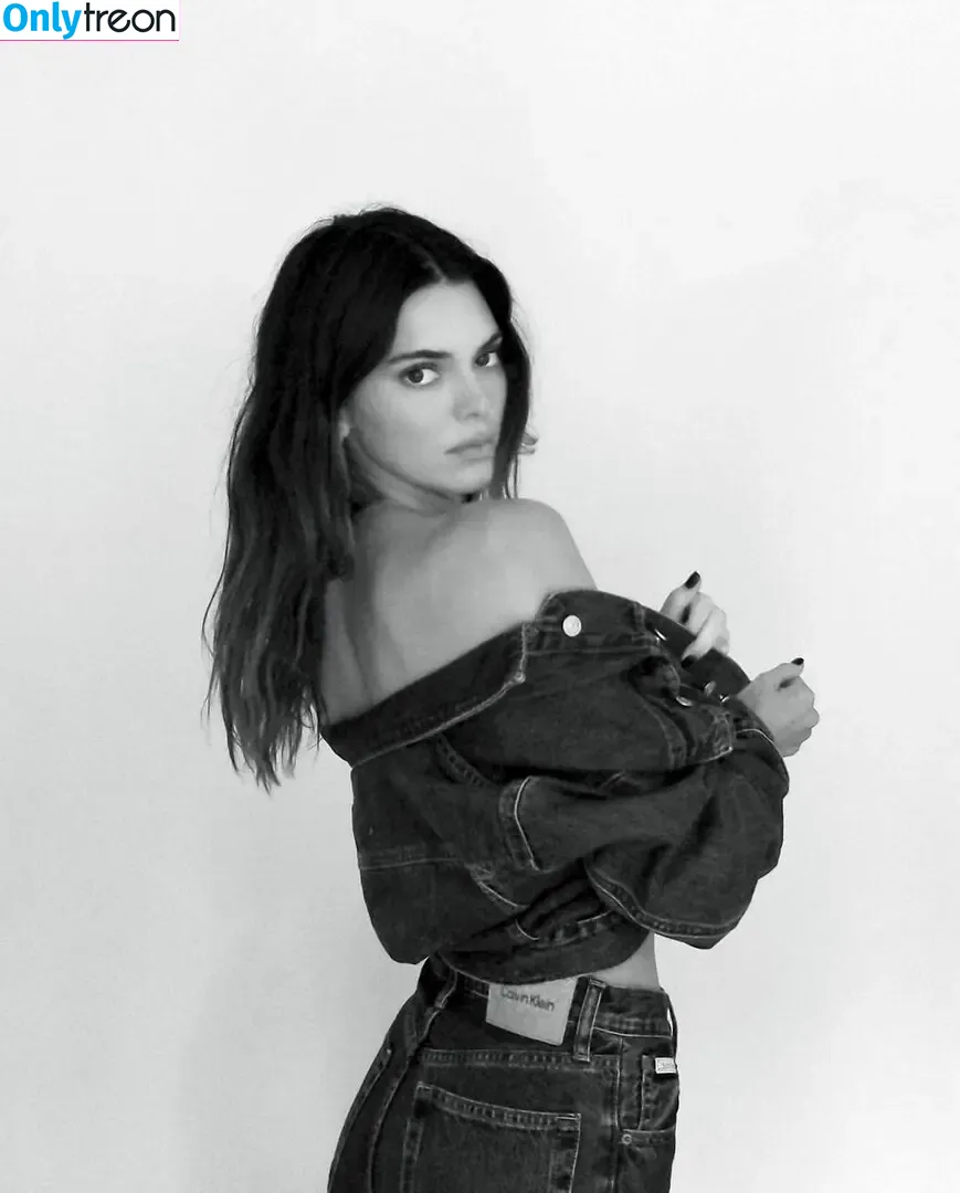 Kendall Jenner nude photo #2179 (KendallJenner)