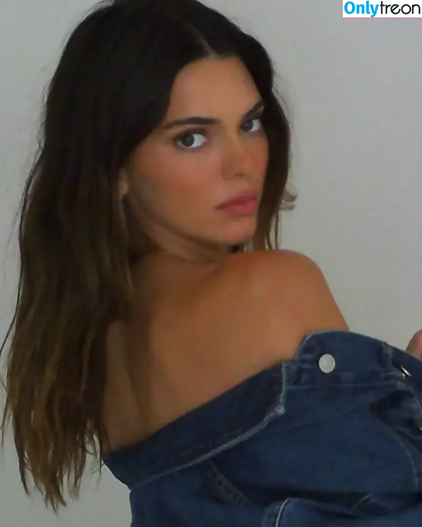 Kendall Jenner nude photo #2186 (KendallJenner)