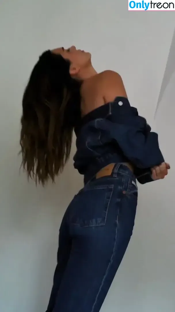 Kendall Jenner nude photo #2193 (KendallJenner)