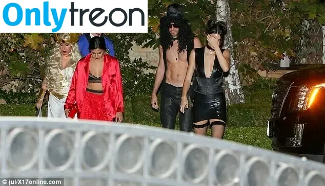 Kendall Jenner nude photo #2251 (KendallJenner)