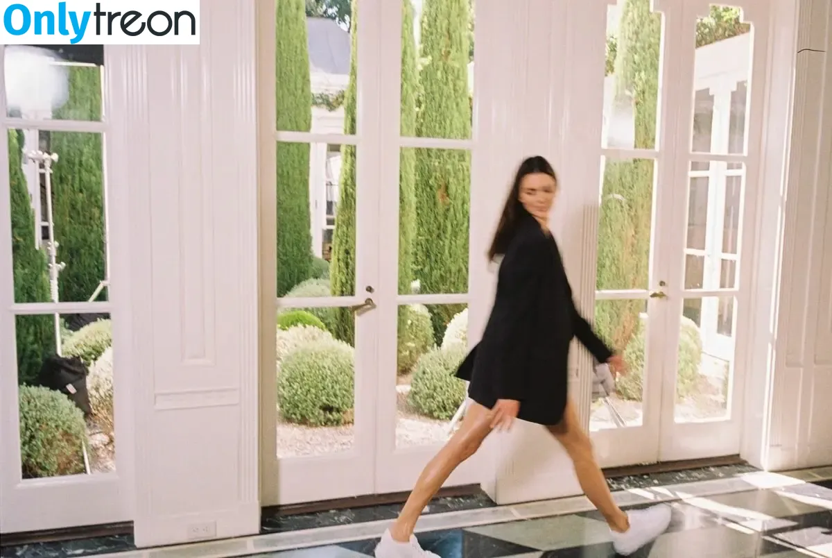 Kendall Jenner nude photo #2253 (KendallJenner)