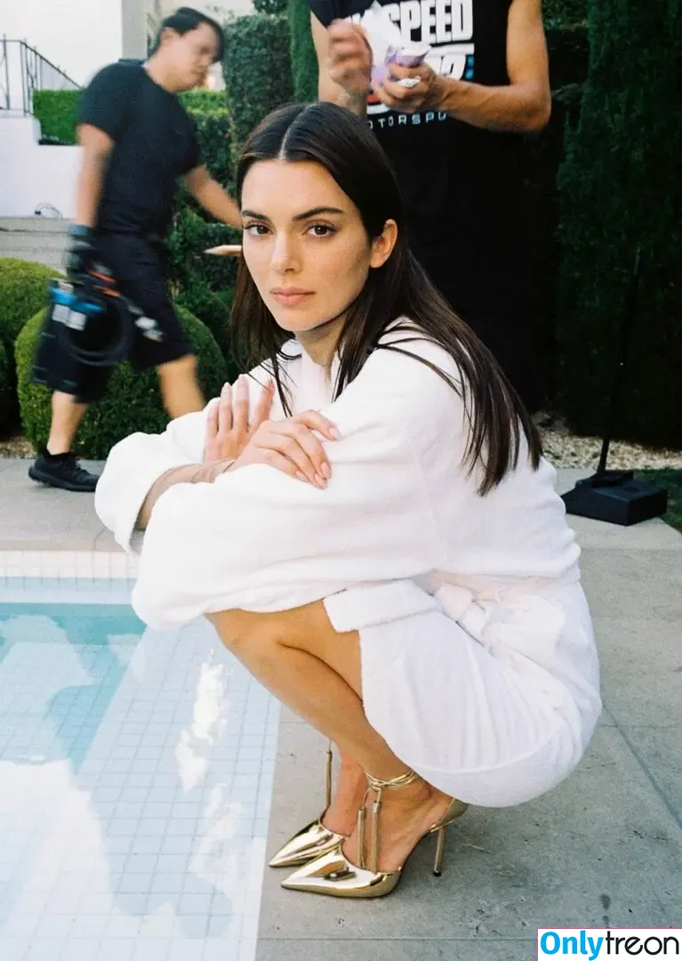 Kendall Jenner nude photo #2256 (KendallJenner)