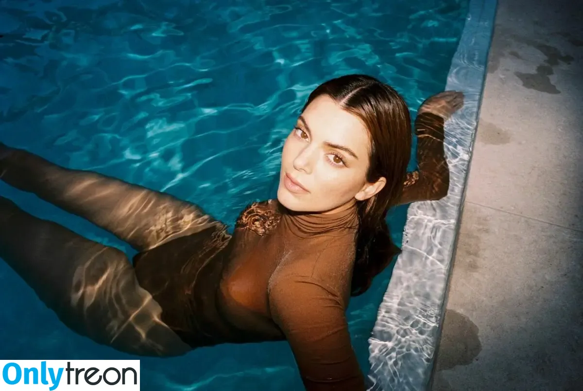 Kendall Jenner nude photo #2257 (KendallJenner)