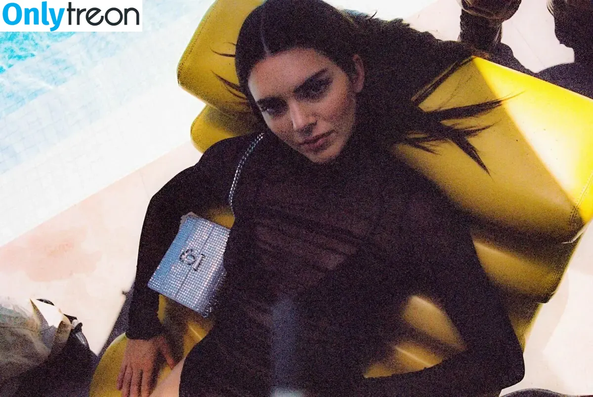 Kendall Jenner nude photo #2263 (KendallJenner)