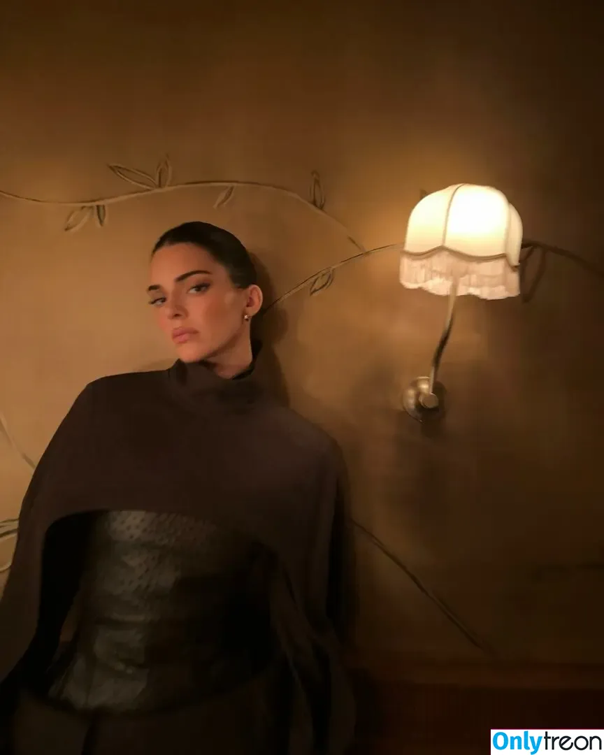 Kendall Jenner nude photo #2269 (KendallJenner)