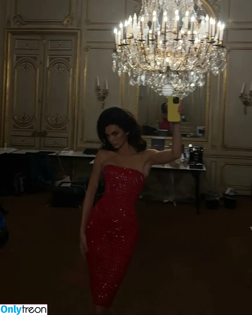 Kendall Jenner nude photo #2279 (KendallJenner)