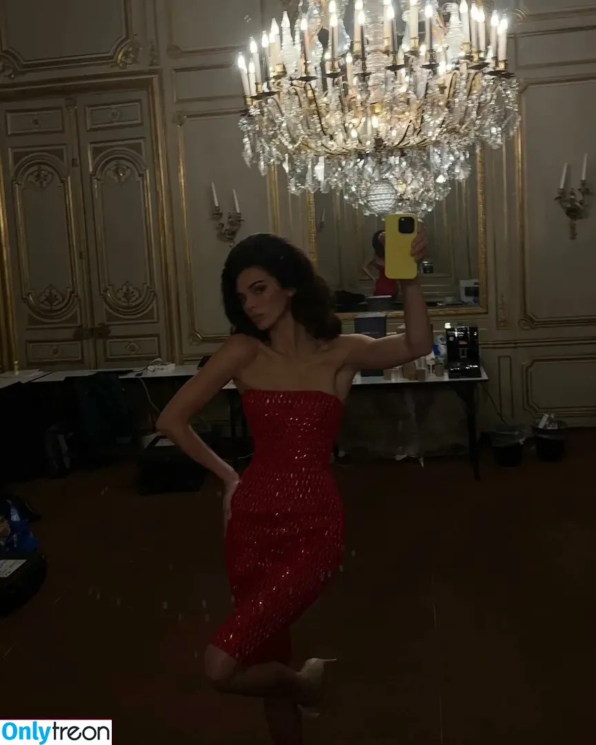 Kendall Jenner nude photo #2286 (KendallJenner)